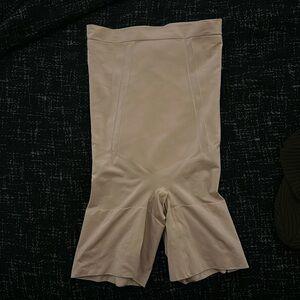 Spanx Sculpt OnCore Mid-Thigh Short - Medium